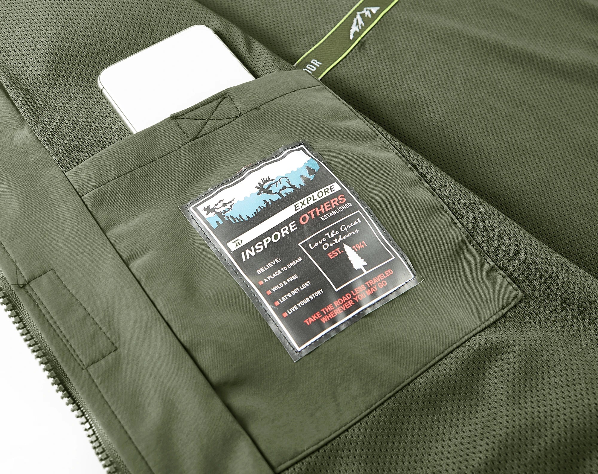 HAYES JACKET | LIGHT WARMTH FOR CHANGING SEASONS