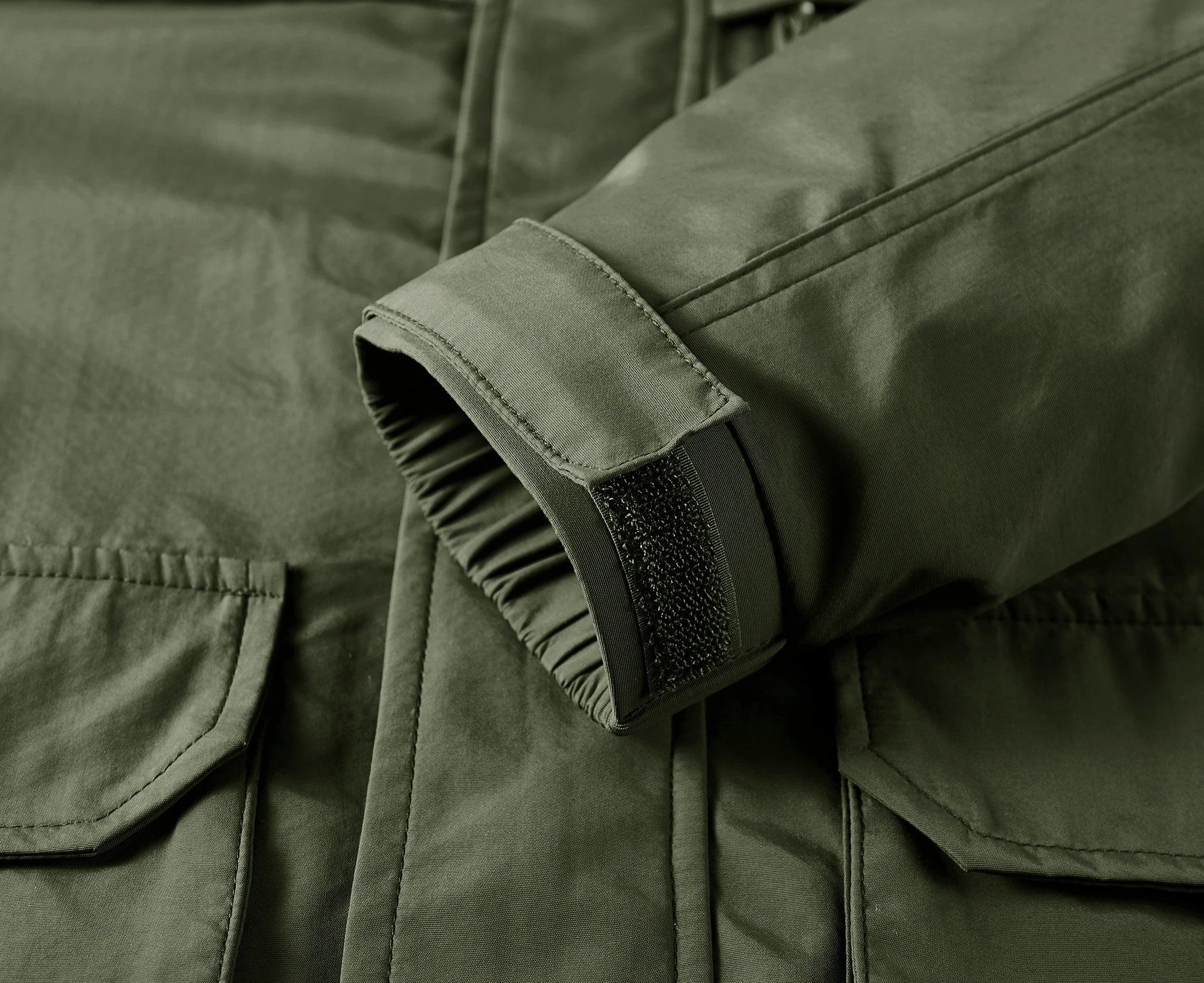 HAYES JACKET | LIGHT WARMTH FOR CHANGING SEASONS